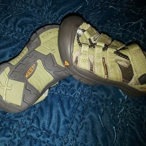 Keen sandal/water shoe